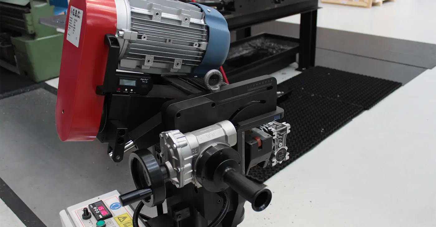 Sheet metal working: versatility, safety and innovation with the MULTIEDGE 80 plate beveling machine