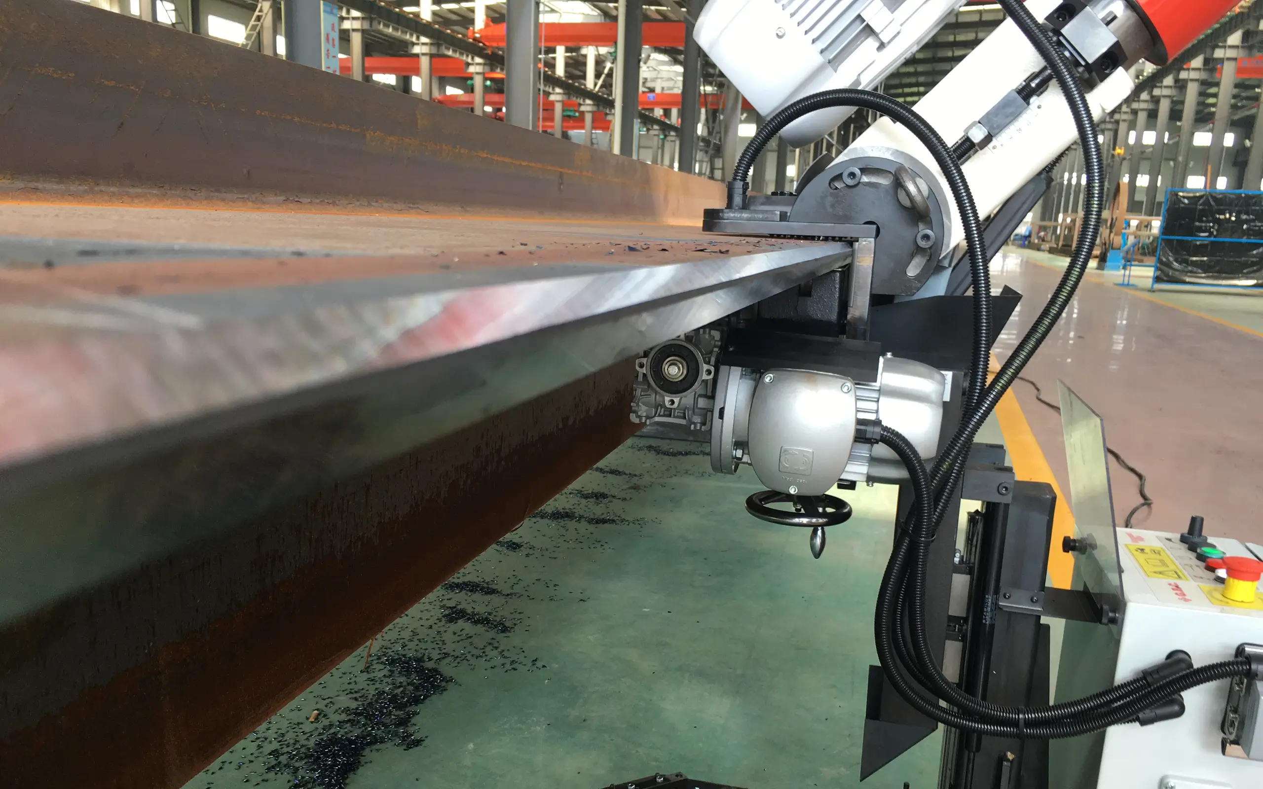 How to choose a plate beveling machine: buying guide